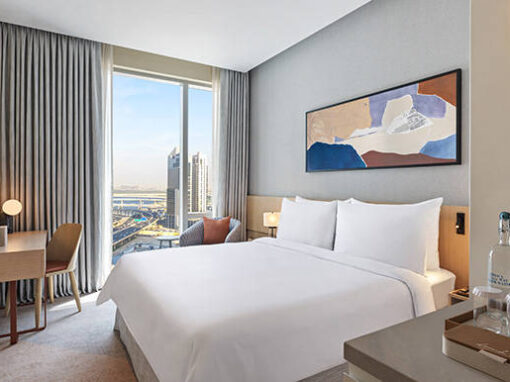 vdm_deluxeroomkingcityview_bedroom_enhanced